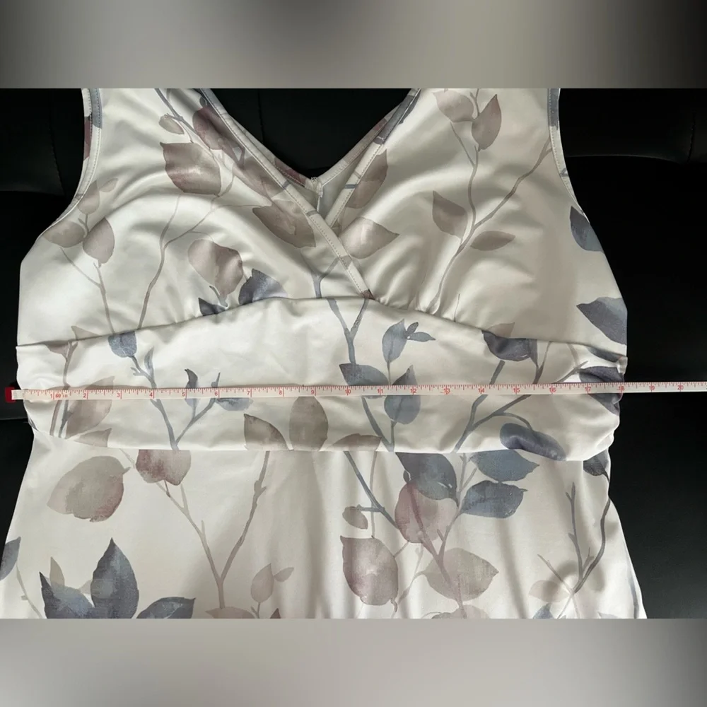 Chic Floral Maxi Dress in White and Gray - Picture 8 of 10